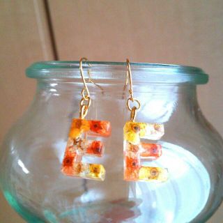 リアルフラワーイニシャルピアス(オーダーメイド)