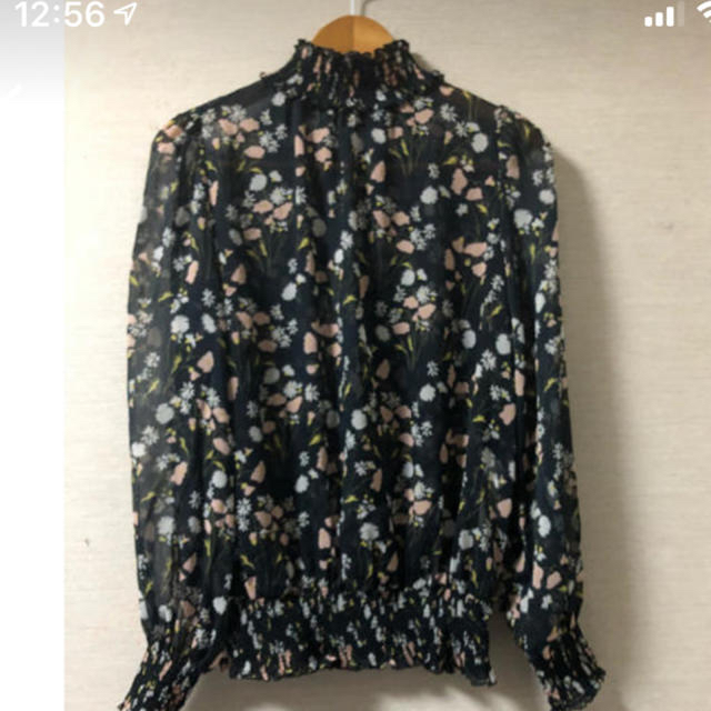 ZARA(ザラ)の専用です☆ZARA 花柄ブラウス☆ レディースのトップス(シャツ/ブラウス(長袖/七分))の商品写真