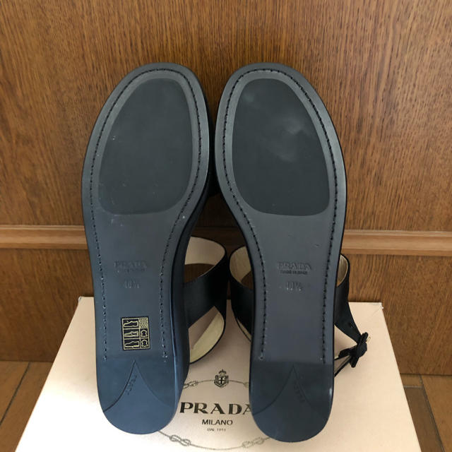 PRADA(プラダ)のセール PRADA サテンサンダル ブラック 40.1/2 26cm レディースの靴/シューズ(サンダル)の商品写真