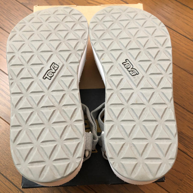 Teva(テバ)のみにまむ様専用 tevaサンダル厚底 シルバー  レディースの靴/シューズ(サンダル)の商品写真