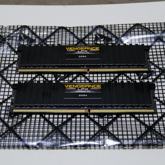 CORSAIR DDR4 8GB×2 CMK16GX4M2A2666C16