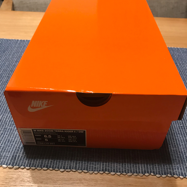 NIKE(ナイキ)の【最終値下】Nike x OFF-WHITE ズームテラカイガー 23.5㎝ レディースの靴/シューズ(スニーカー)の商品写真