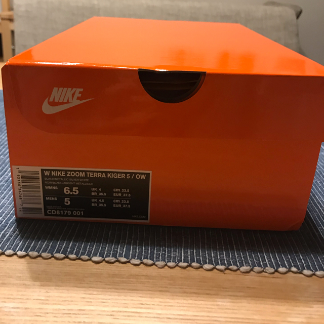 NIKE(ナイキ)の【最終値下】Nike x OFF-WHITE ズームテラカイガー 23.5㎝ レディースの靴/シューズ(スニーカー)の商品写真