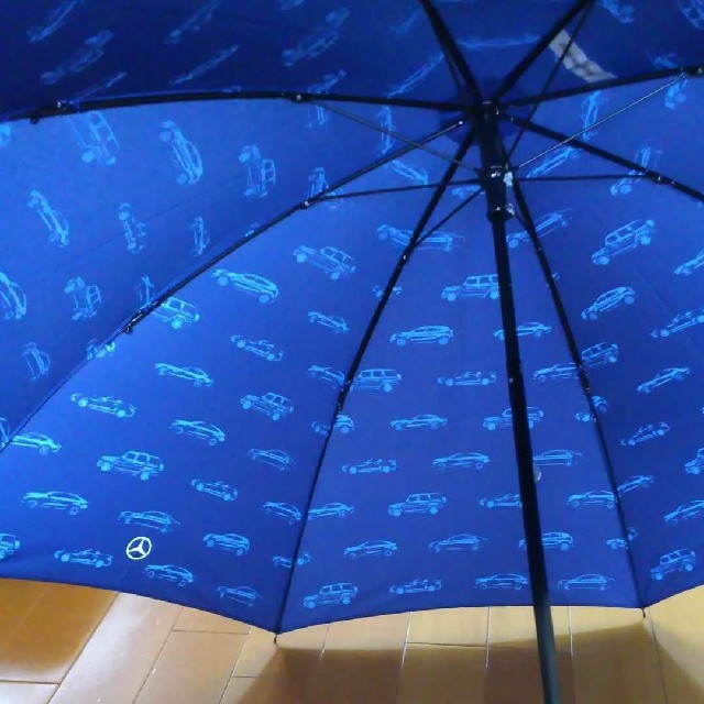 メルセデス・ベンツ 折りたたみ傘 エンタメ/ホビーのコレクション(ノベルティグッズ)の商品写真