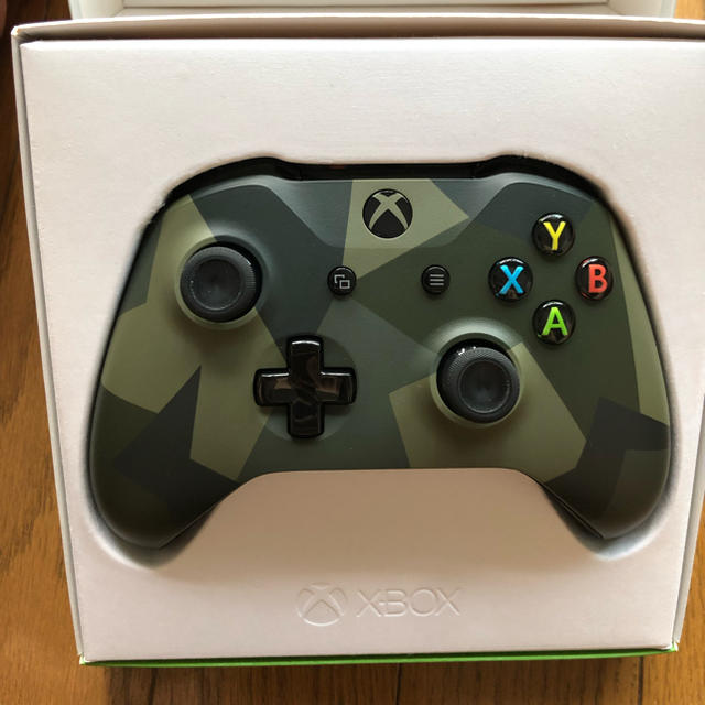 Xbox(エックスボックス)のXbox ワイヤレスコントローラー エンタメ/ホビーのゲームソフト/ゲーム機本体(家庭用ゲーム機本体)の商品写真