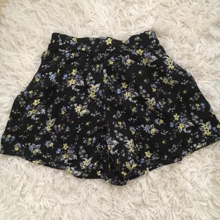 ジーユー(GU)の花柄ショートパンツ GU(ショートパンツ)