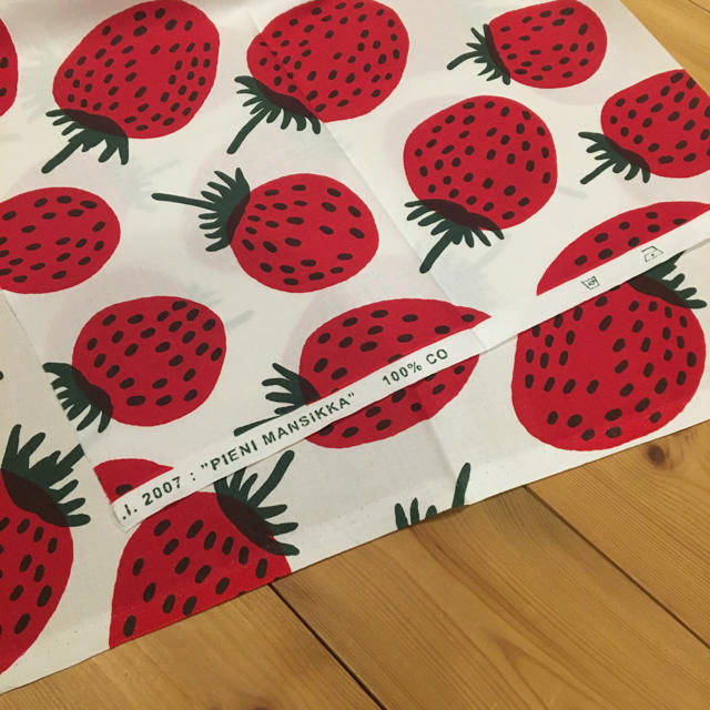 marimekko(マリメッコ)のヴィンテージ マリメッコ ピエニマンシッカ 生地 はぎれ 撥水 コーティング ハンドメイドの素材/材料(生地/糸)の商品写真