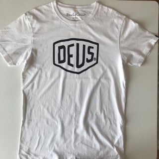 デウスエクスマキナ(Deus ex Machina)の【メンズ】デウスほぼ新品＊ホワイトロゴTシャツ(Tシャツ/カットソー(半袖/袖なし))