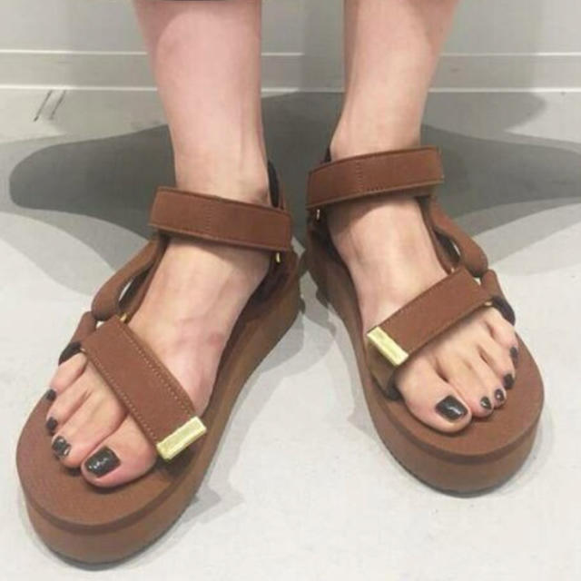 L'Appartement DEUXIEME CLASSE(アパルトモンドゥーズィエムクラス)のL'Appartement☆SUICOKE☆Strap Sandal レディースの靴/シューズ(サンダル)の商品写真