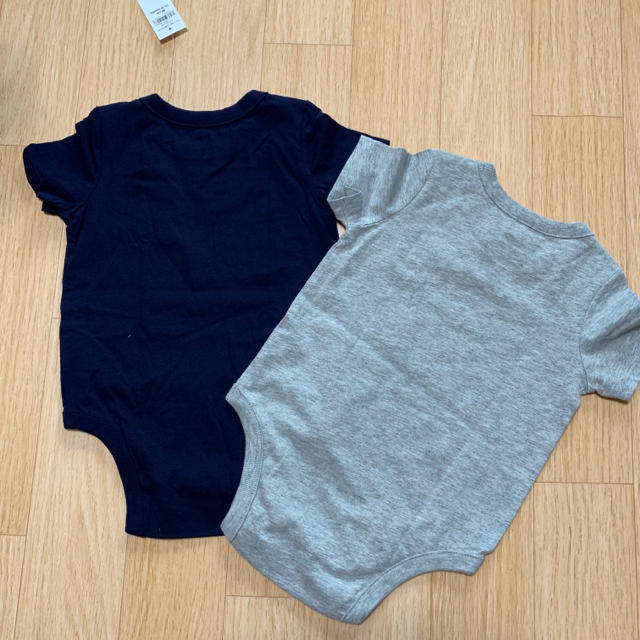 babyGAP(ベビーギャップ)の半袖ロンパース２枚【baby  GAP】 キッズ/ベビー/マタニティのベビー服(~85cm)(ロンパース)の商品写真