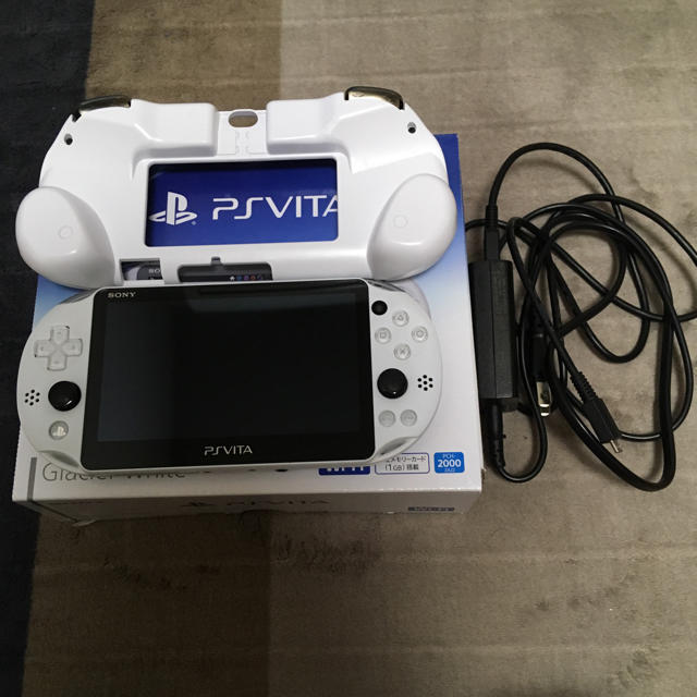 PSVITA PCH-2000 Wi-Fiモデル ホワイトゲームソフト/ゲーム機本体