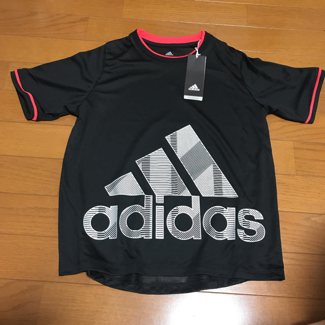 adidas(アディダス)のアディダス  Tシャツ  新品  150 キッズ/ベビー/マタニティのキッズ服男の子用(90cm~)(Tシャツ/カットソー)の商品写真