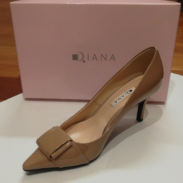 DIANA(ダイアナ)のプルル様　DIANA　エナメルパンプス　ピンクベージュ　24.1/2 レディースの靴/シューズ(ハイヒール/パンプス)の商品写真