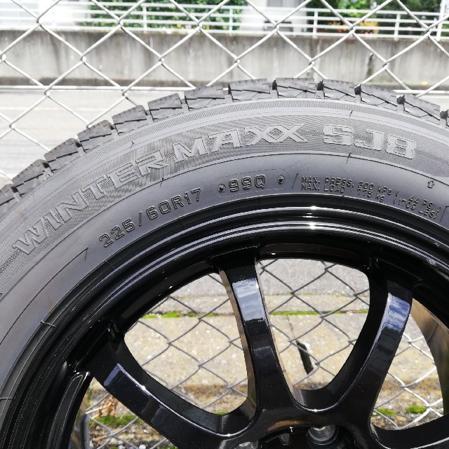 DUNLOP(ダンロップ)のスタッドレス　ホイールセット 自動車/バイクの自動車(タイヤ・ホイールセット)の商品写真