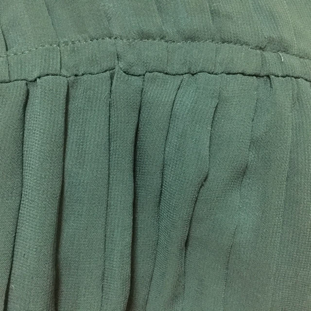 FELISSIMO(フェリシモ)のティアード プリーツスカート グリーン レディースのスカート(ひざ丈スカート)の商品写真
