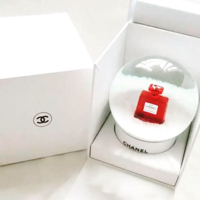 CHANEL(シャネル)のシャネル 2018 クリスマス スノードーム 正規品 インテリア/住まい/日用品のインテリア小物(置物)の商品写真