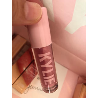 カイリーコスメティックス(Kylie Cosmetics)のKylie cosmetics リップグロス ピンク(リップグロス)