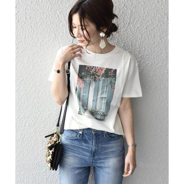 Khaju(カージュ)のKhaju 新品未使用♡フラワーフォトプリントTEE レディースのトップス(Tシャツ(半袖/袖なし))の商品写真