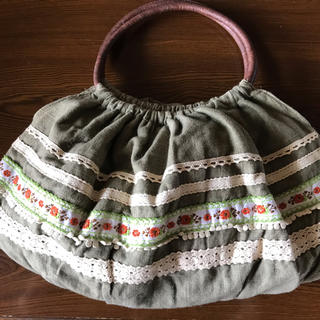 チチカカ(titicaca)のチチカカ 丸いフォルムが可愛い花刺繍ハンドバッグ (ハンドバッグ)