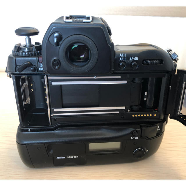 □□ ニコン nikon F5 ボディ フィルムカメラ □□ ニコン nikon F5 ボディ フィルムカメラ