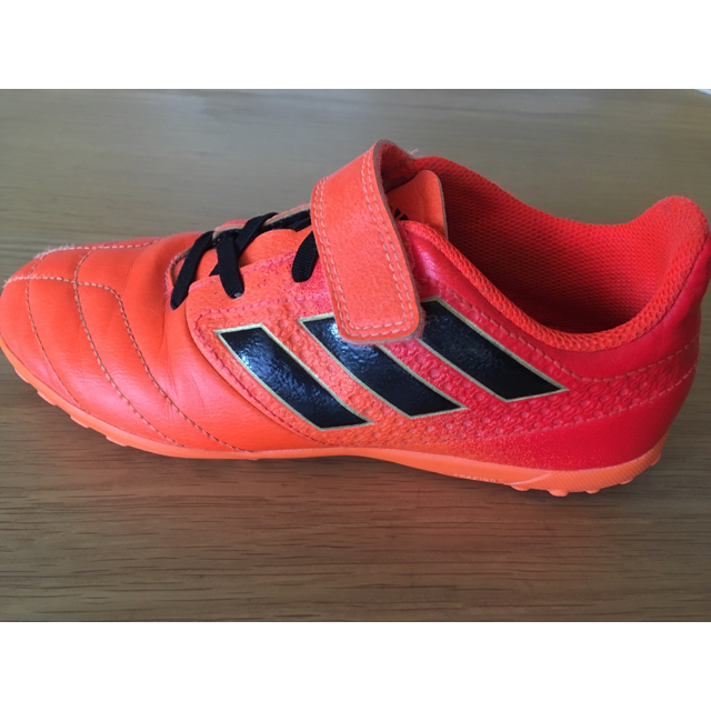 adidas(アディダス)のアディダス  サッカーシューズ スポーツ/アウトドアのサッカー/フットサル(シューズ)の商品写真