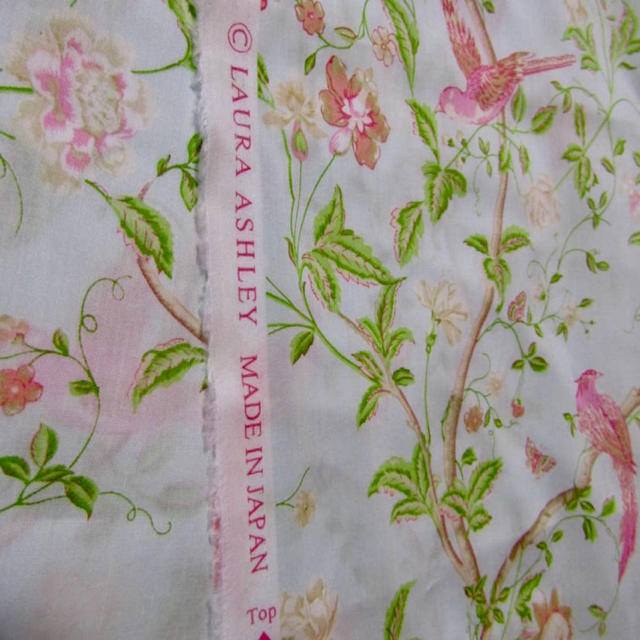 LAURA ASHLEY(ローラアシュレイ)のローラアシュレイ◆サマーパレス◆鳥◆生地◆カットクロス◆110cm×200cm ハンドメイドの素材/材料(生地/糸)の商品写真