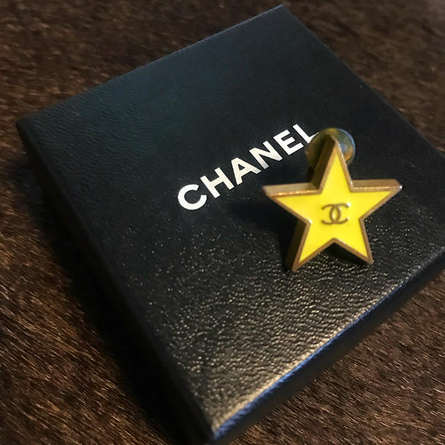 CHANEL(シャネル)の藍様専用 正規品 シャネルイヤリング 片方のみ☺︎ レディースのアクセサリー(イヤリング)の商品写真