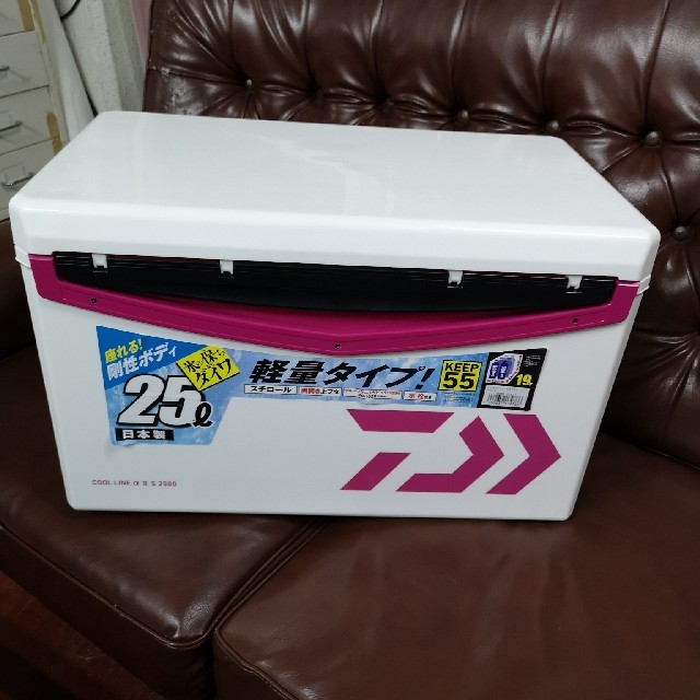 値下げしました☆ダイワ　クールラインα２s2500 クーラーボックス　未使用新品 スポーツ/アウトドアのフィッシング(その他)の商品写真