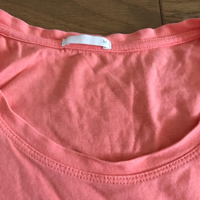 GU(ジーユー)のGUジーユー オレンジ色 プリント 半袖Tシャツ M  レディースのトップス(Tシャツ(半袖/袖なし))の商品写真