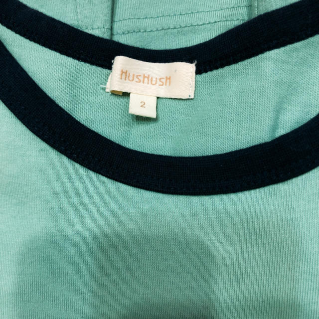 HusHush(ハッシュアッシュ)の6ロゴTシャツ ビジューつき９月末迄削除 レディースのトップス(Tシャツ(半袖/袖なし))の商品写真