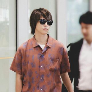 ヤマシタトモヒサ(山下智久)の山下智久私服着用オープンカラーシャツ(シャツ)