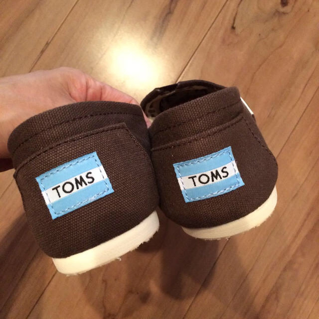 TOMS(トムズ)のTOMS 25.5 試着のみ レディースの靴/シューズ(スリッポン/モカシン)の商品写真