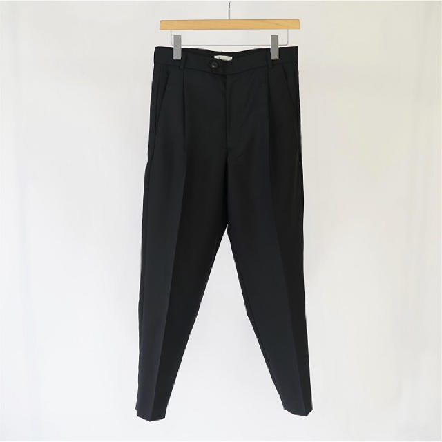 LEMAIRE(ルメール)の【LOWNN ローン】TAPERED LEG TROUSERS / BLACK メンズのパンツ(スラックス)の商品写真