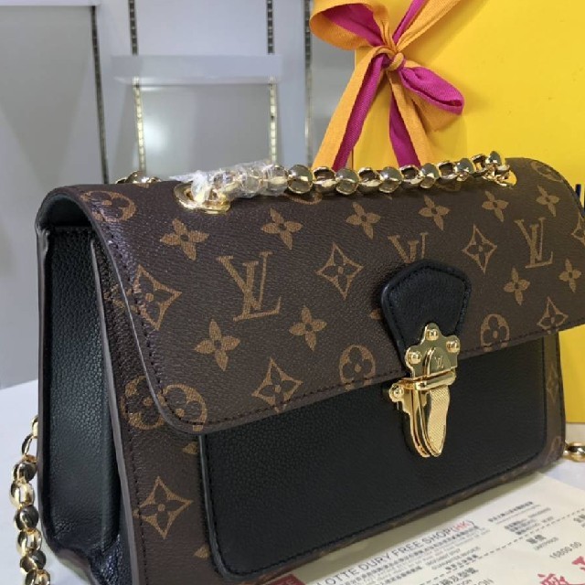 LOUIS VUITTON - チェーンショルダーバッグバックルイヴィトン LOUIS VUITTONモノグラムの通販 by ureb's