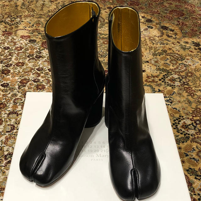 Maison Martin Margiela(マルタンマルジェラ)の新品 正規品 Maison Margiela TABI ブーツ ブラック 35 レディースの靴/シューズ(ブーツ)の商品写真