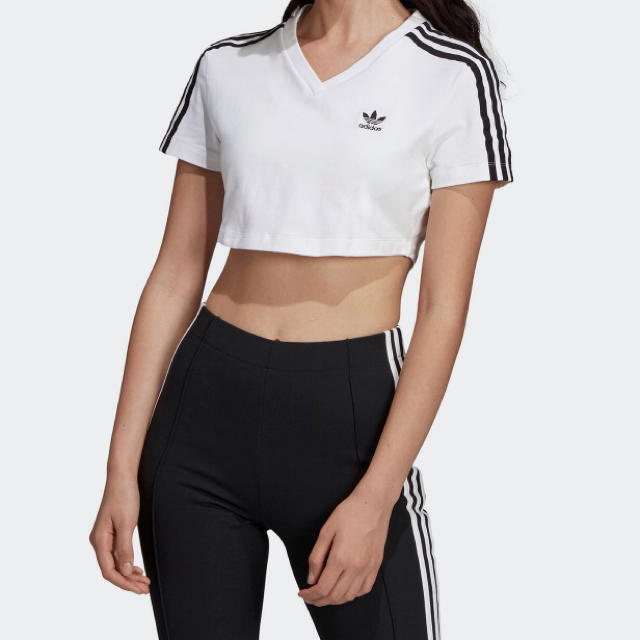 adidas クロップドtシャツ