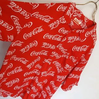 コカコーラ(コカ・コーラ)の★Coca-Cola 総柄 ロゴ レーヨン オープンカラーシャツ(シャツ)