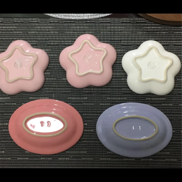 LE CREUSET(ルクルーゼ)の専用です！ル・クルーゼ ルクルーゼ フラワープレートセット インテリア/住まい/日用品のキッチン/食器(食器)の商品写真