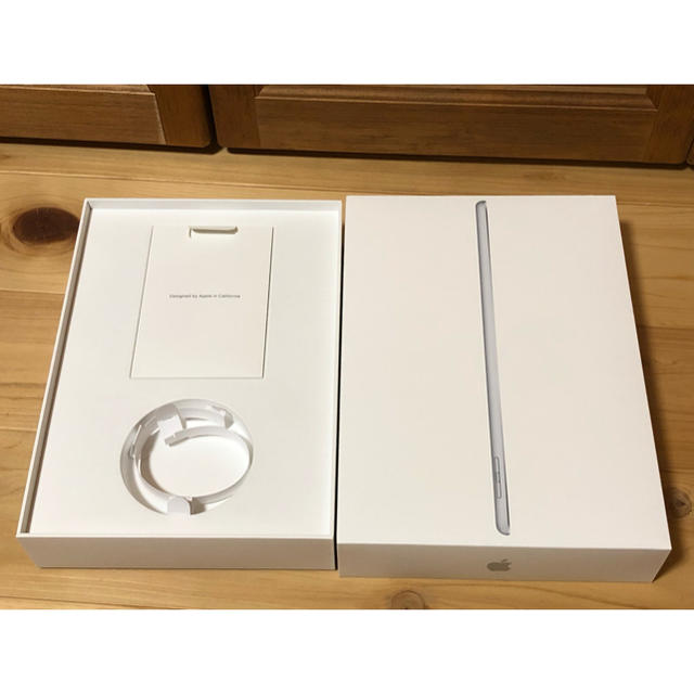 iPad シルバー 第6世代2018モデルの通販 by post_21th's shop｜アイパッドならラクマ - 美品 iPad 32GB 再入荷格安