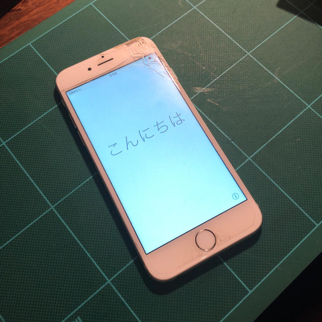 iPhone(アイフォーン)のiPhone6 シルバー 16GB au端末ジャンク スマホ/家電/カメラのスマートフォン/携帯電話(スマートフォン本体)の商品写真