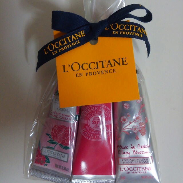 L'OCCITANE(ロクシタン)の【L'OCCITANE】フラワーミニハンドクリーム3本セット コスメ/美容のボディケア(ハンドクリーム)の商品写真