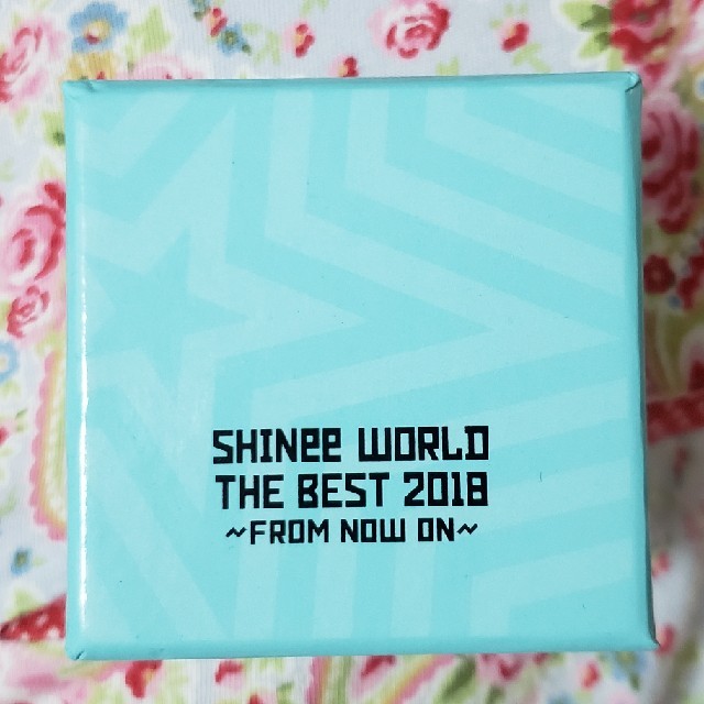 SHINee(シャイニー)の期間限定お値下げ【SHINee】BOX入り星形ロゴネックレス エンタメ/ホビーのCD(K-POP/アジア)の商品写真
