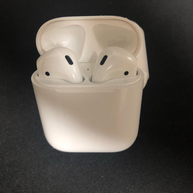 Apple(アップル)のAirPods スマホ/家電/カメラのオーディオ機器(ヘッドフォン/イヤフォン)の商品写真