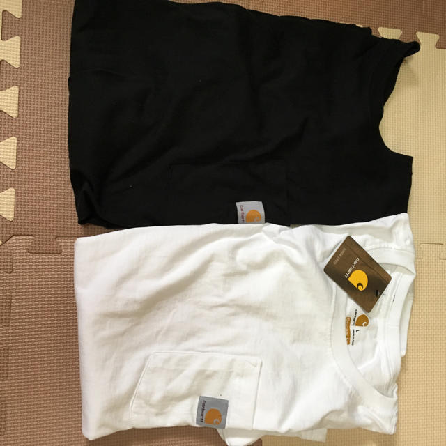 carhartt(カーハート)のカーハート  白 黒 L  二枚セット 格安 Tシャツ ポケT メンズのトップス(Tシャツ/カットソー(半袖/袖なし))の商品写真