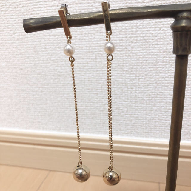 Ameri VINTAGE(アメリヴィンテージ)のチェーンボールピアス ゴールド ハンドメイド ハンドメイドのアクセサリー(ピアス)の商品写真