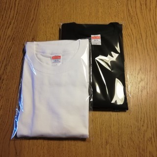 ユニクロ(UNIQLO)のユナイテッドアスレTシャツ　白黒XL2枚セット　やや厚手　ハイクオリティTシャツ(Tシャツ/カットソー(半袖/袖なし))