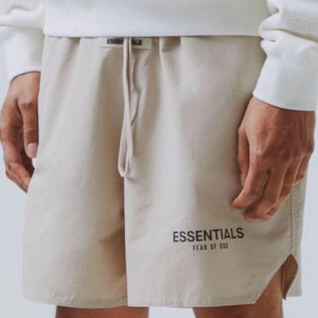 FEAR OF GOD(フィアオブゴッド)のfog Essentials Reflective Nylon Shorts M メンズのパンツ(ショートパンツ)の商品写真