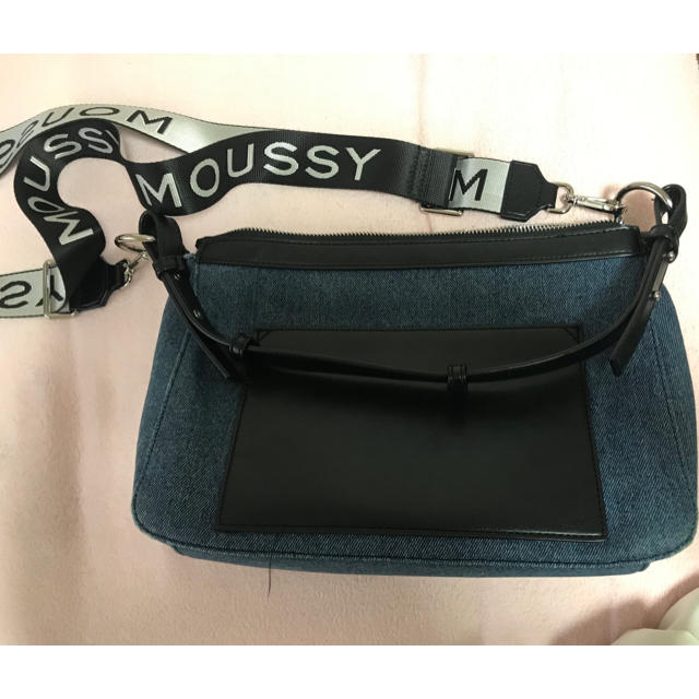 moussy(マウジー)のMOUSSY ショルダーバッグ レディースのバッグ(ショルダーバッグ)の商品写真