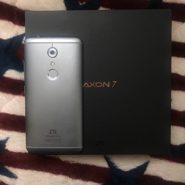 ZTE AXON7  android simフリー グレー スマホ/家電/カメラのスマートフォン/携帯電話(スマートフォン本体)の商品写真