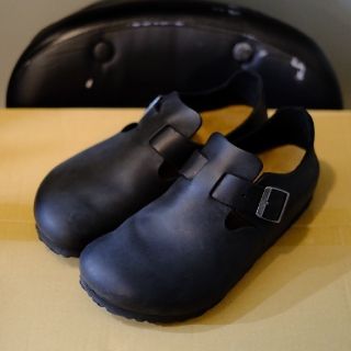 ビルケンシュトック(BIRKENSTOCK)のBIRKENSTOCK LONDON Schwarz EU39(25.0cm)(スリッポン/モカシン)